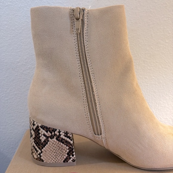 NIB [Sugar] Brown/Camel Suede Round Toe Snake Print Heel Ankle Boots Women’s 6.0 - Picture 8 of 16